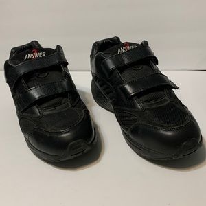 APIS Answer 2 black Velcro strap mens 11M shoes